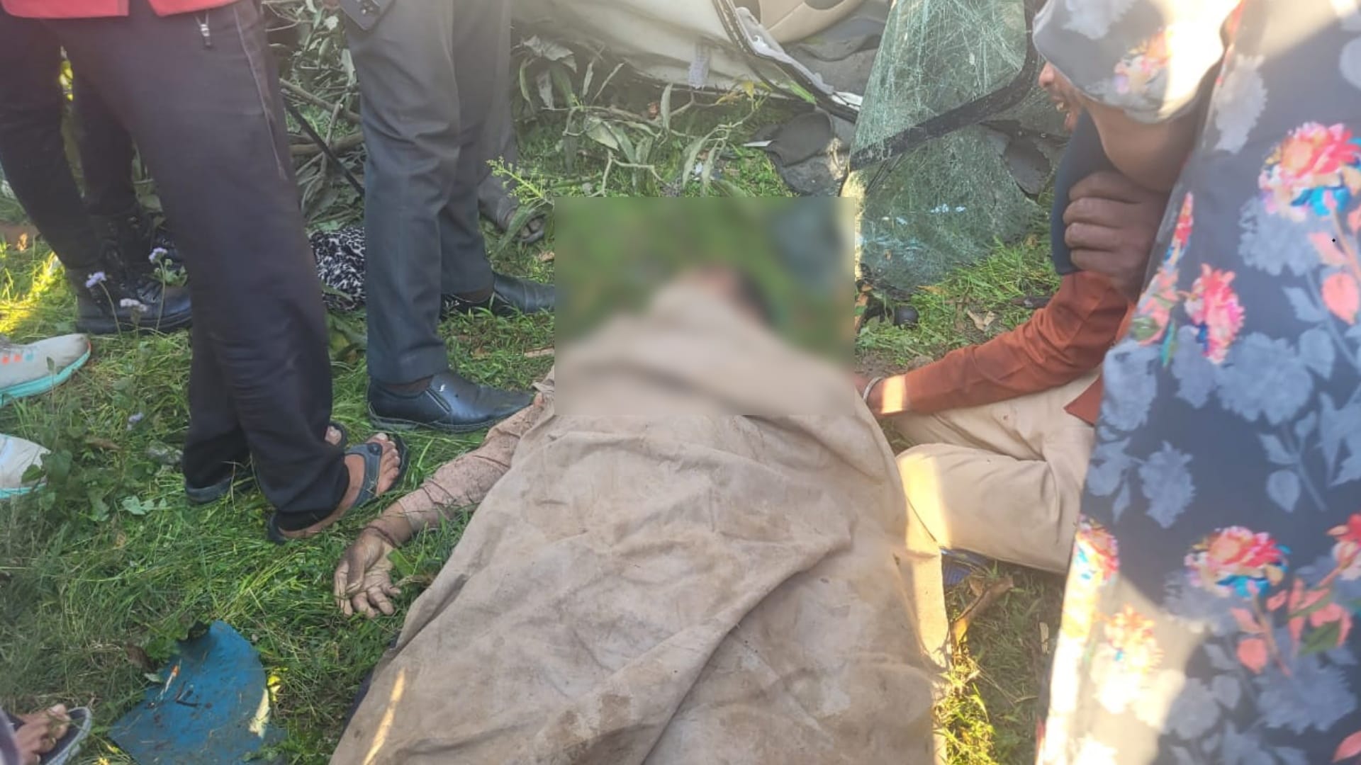 A youth was killed and four injured in a car accident in Saharanpur district