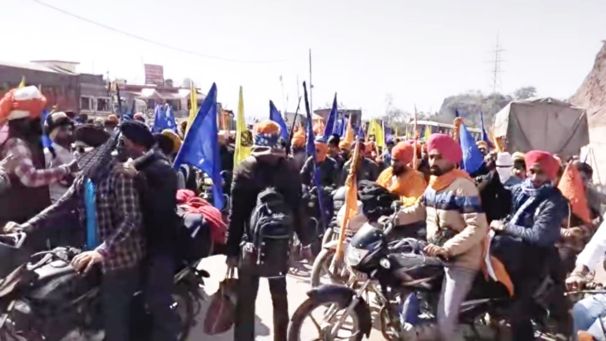 Punjab Tourists create ruckus staged Chakka Jam on National Highway in Garamora Bilaspur Himachal Pradesh