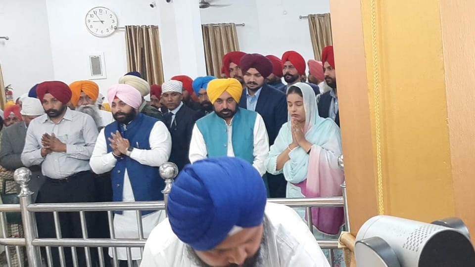Punjab CM Bhagwant Mann bowed in Takht Shri Kesgarh Sahib
