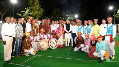 मुख्यमंत्री आवास पर किया होलिका दहन