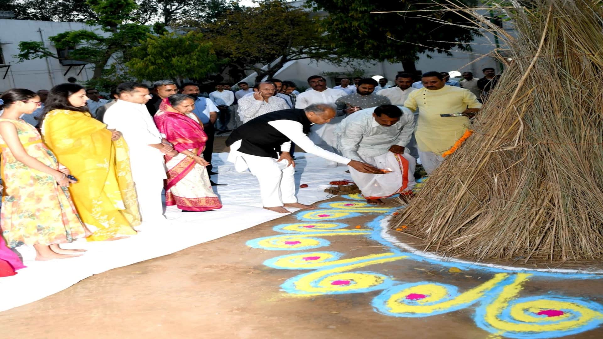 Rajasthan CM Ashok Gehlot performed Holika Dahan at Chief Minister residence