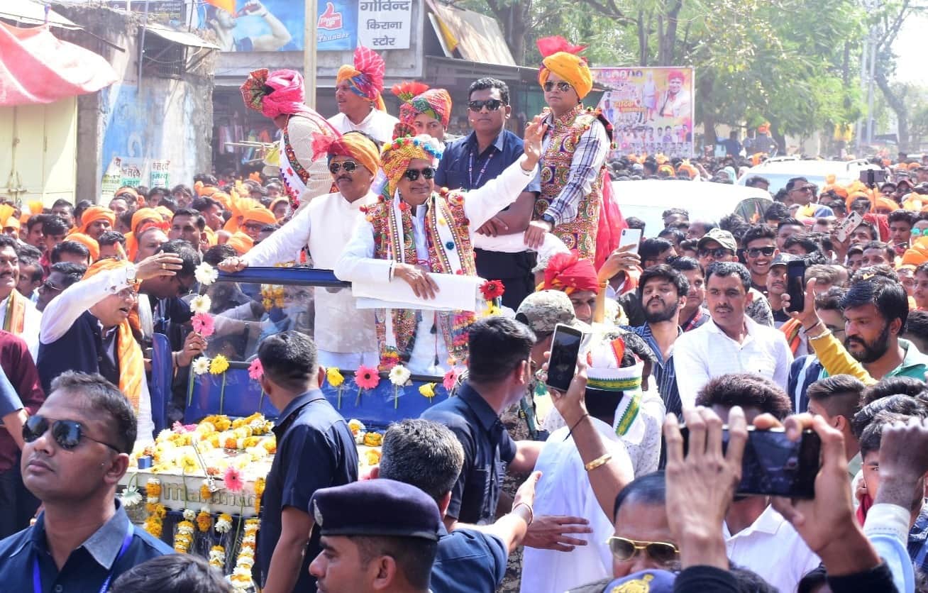 अलीराजपुर में भगोरिया पर्व के दौरान शिवराज सिंह चौहान।