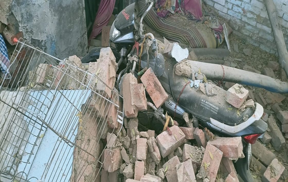 Fire broke out in gas stove room collapsed due to cylinder blast three injured including women and children