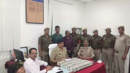 कैंट स्टेशन पर दो युवकों के पास से मिले ढाई-ढाई लाख के 40 बंडल, झारखंड से जुड़े हैं तार