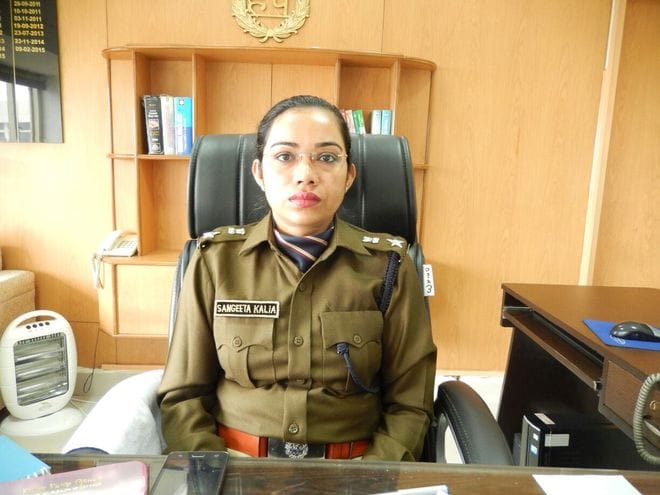 Top 5 Most Beautiful Female Ips Officers Popular on Social Media  In India
