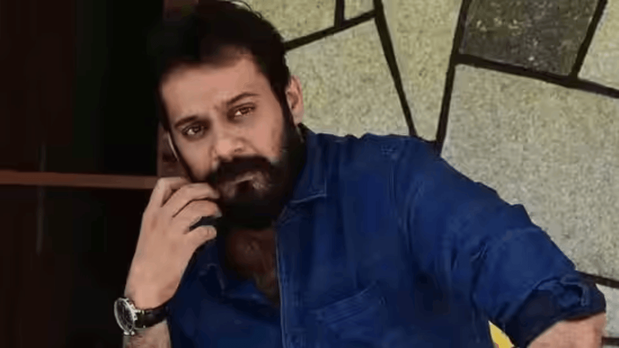 Bala malayalam actor hospitalised in Kochi suffering from liver disease unni mukundan badusha vinusha met him