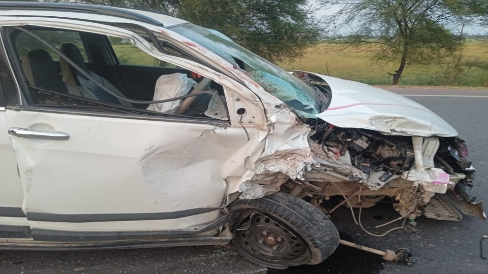 Horrific road accident in Agra before Holi, painful death of three youths