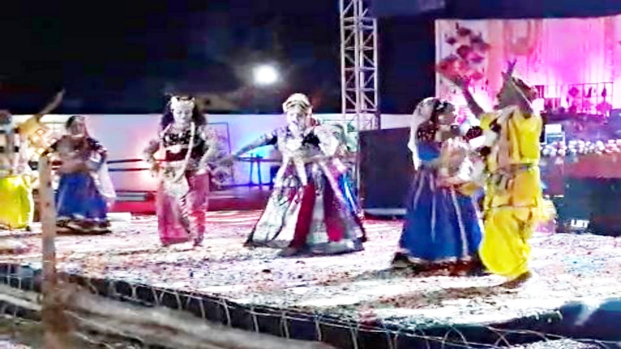 Braj's Lathmar and Holi of flowers came true in Pushkar