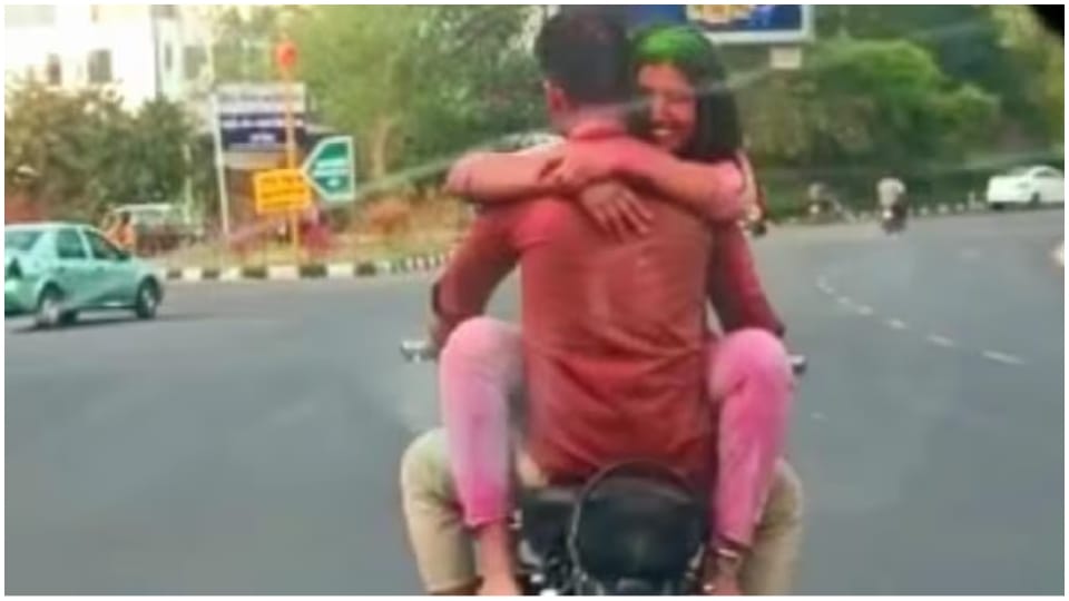 Couple riding bullet romance on the road Jaipur video viral on social media