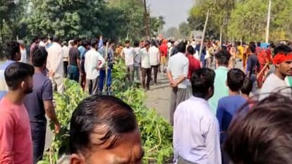 Dead body of young man found near Shamsabad railway station in Agra family alleges murder
