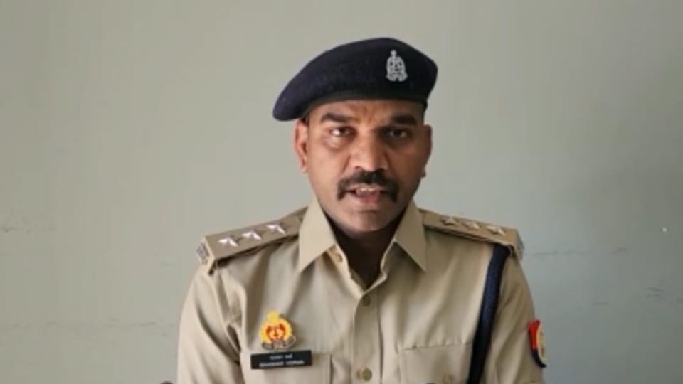 Ghaziabad man beaten by miscreants in suspicion of theft then tonsure his head police get complaint on twitter