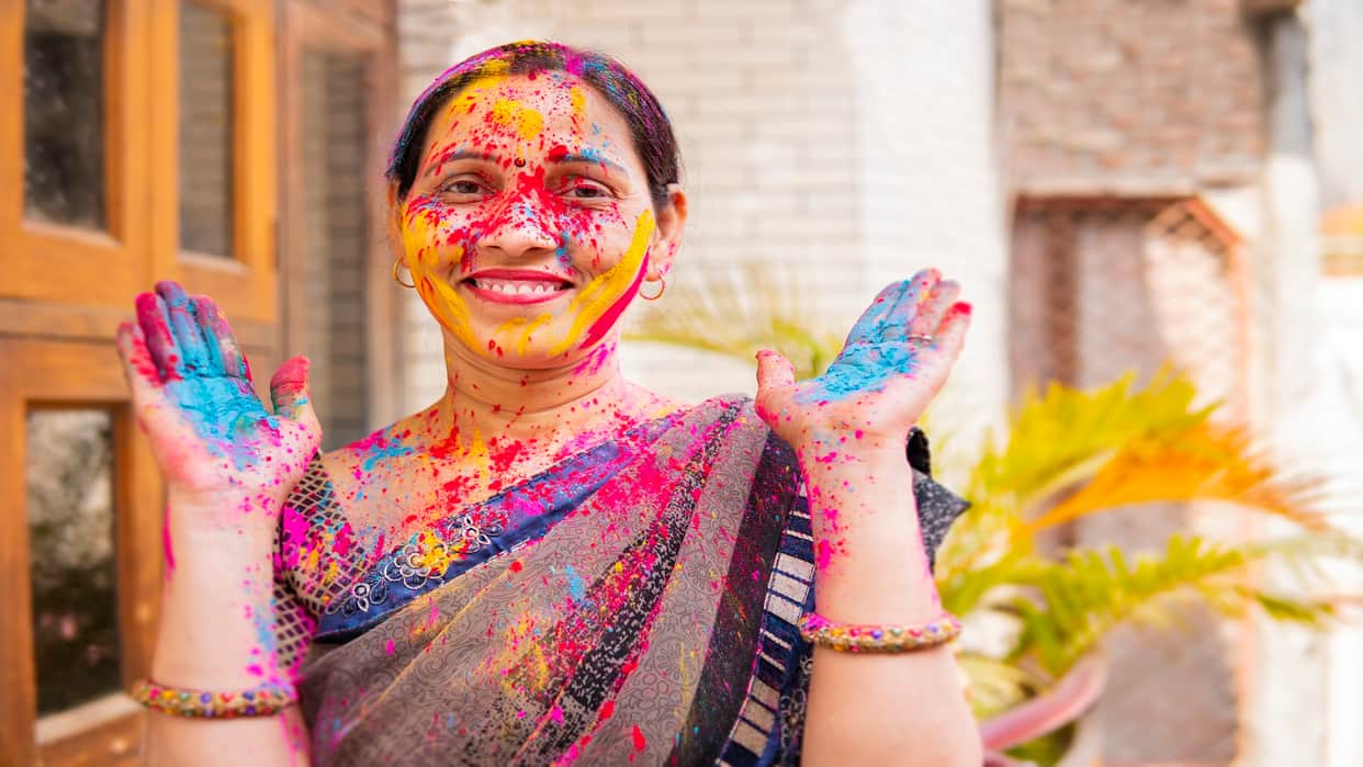 Holi 2024 Remove Holi Colors Stains from Clothes Easy Home Remedies