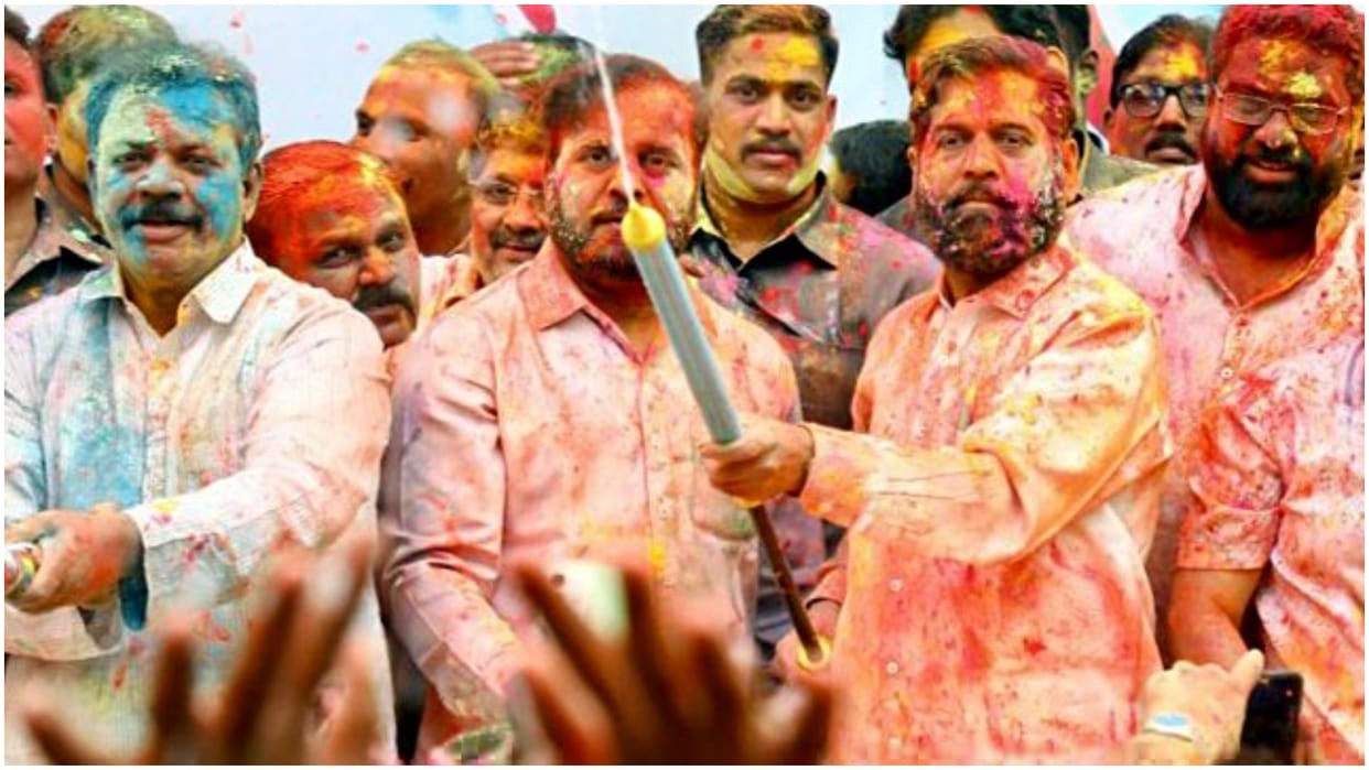 Holi 2023 Maharashtra celebration Photos Videos CM Eknat Shinde Bollywood Celebrities Latest News Update