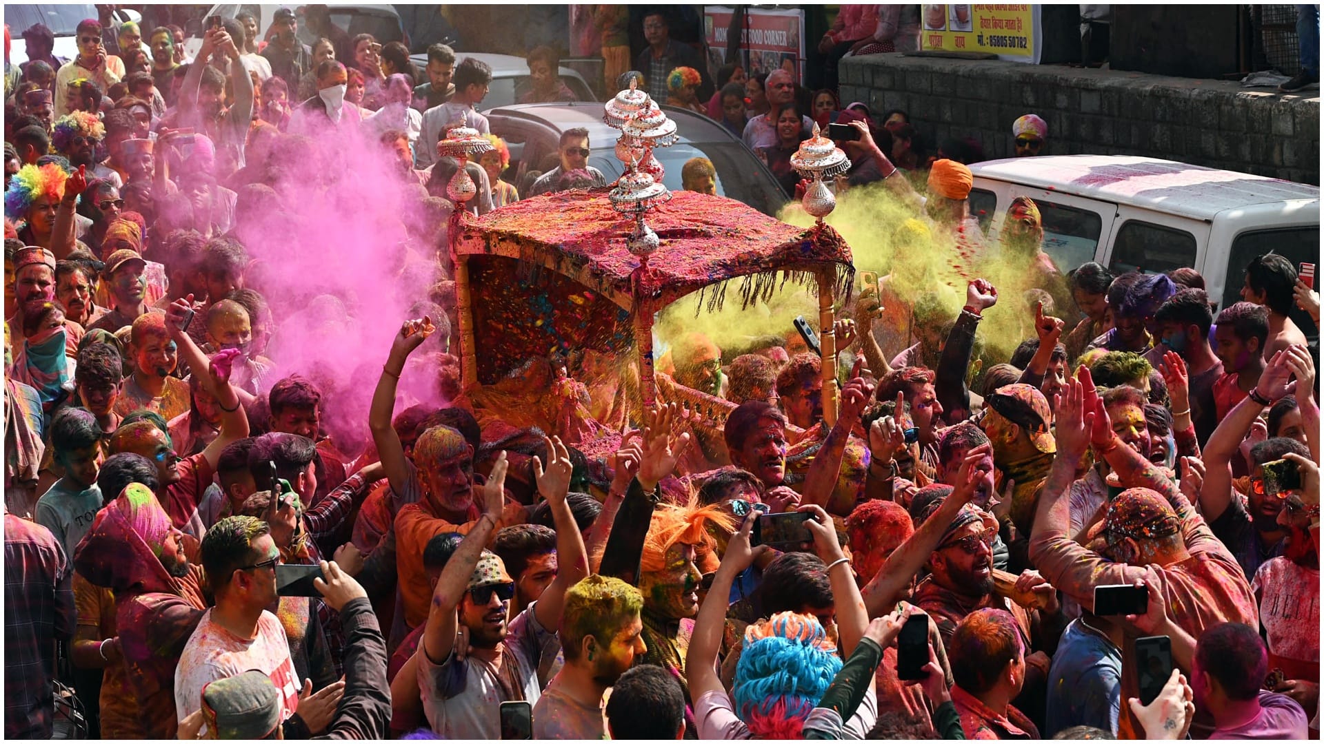Holi 2023 Celebration Photos Videos joy in whole country children to old people are drenched in colors Updates