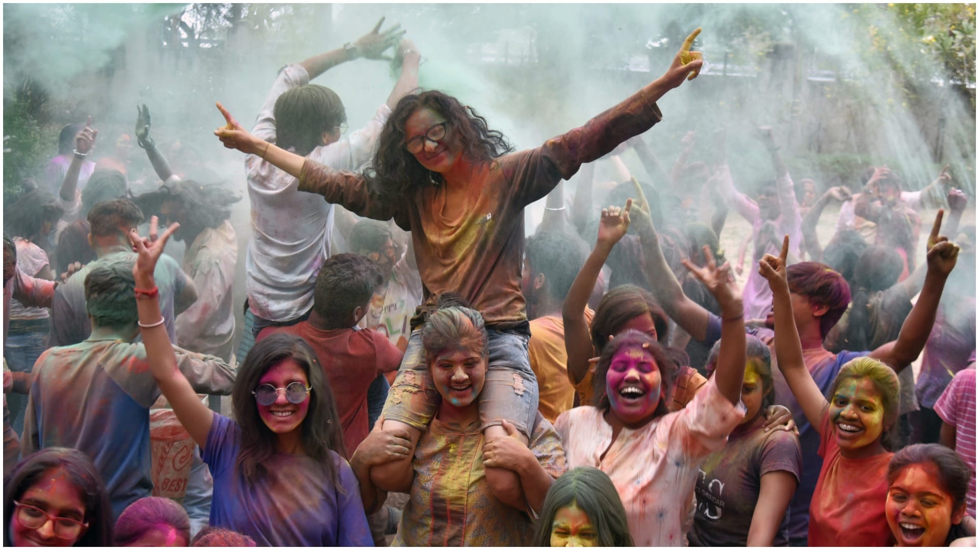 Holi 2023 Celebration Photos Videos joy in whole country children to old people are drenched in colors Updates