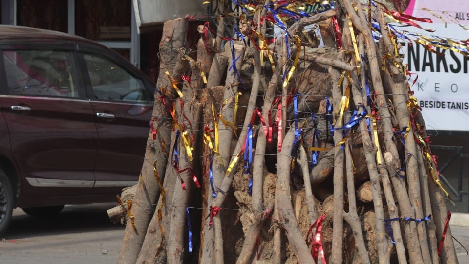 Holi 2023 Holika Dahan not done in Badaun village Sakri Kasimpur