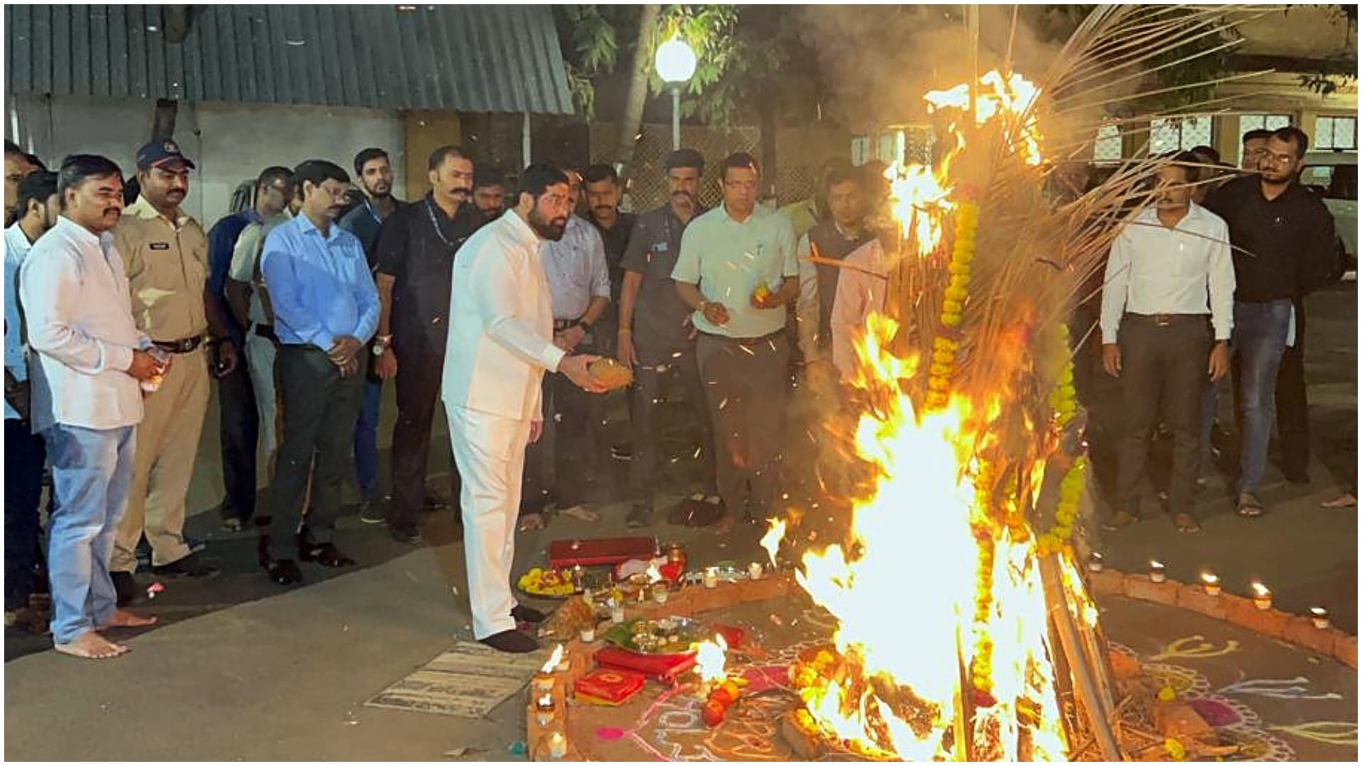 Holi 2023 Maharashtra celebration Photos Videos CM Eknat Shinde Bollywood Celebrities Latest News Update