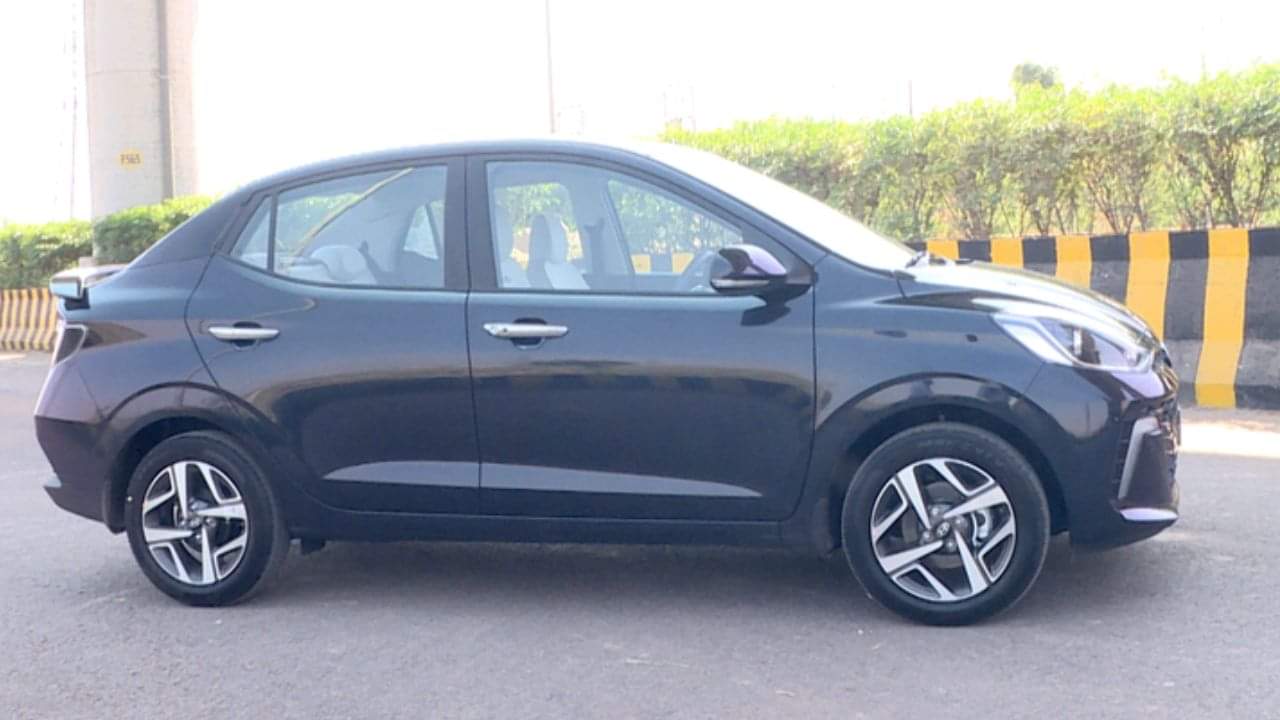 hyundai compact sedan aura review, know full details with features price ride quality