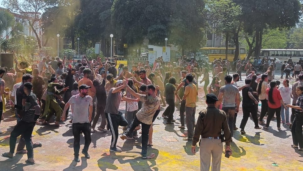 Holi 2023: Holi celebrated in Jammu division people dressed in colorful colors danced to beat of drums