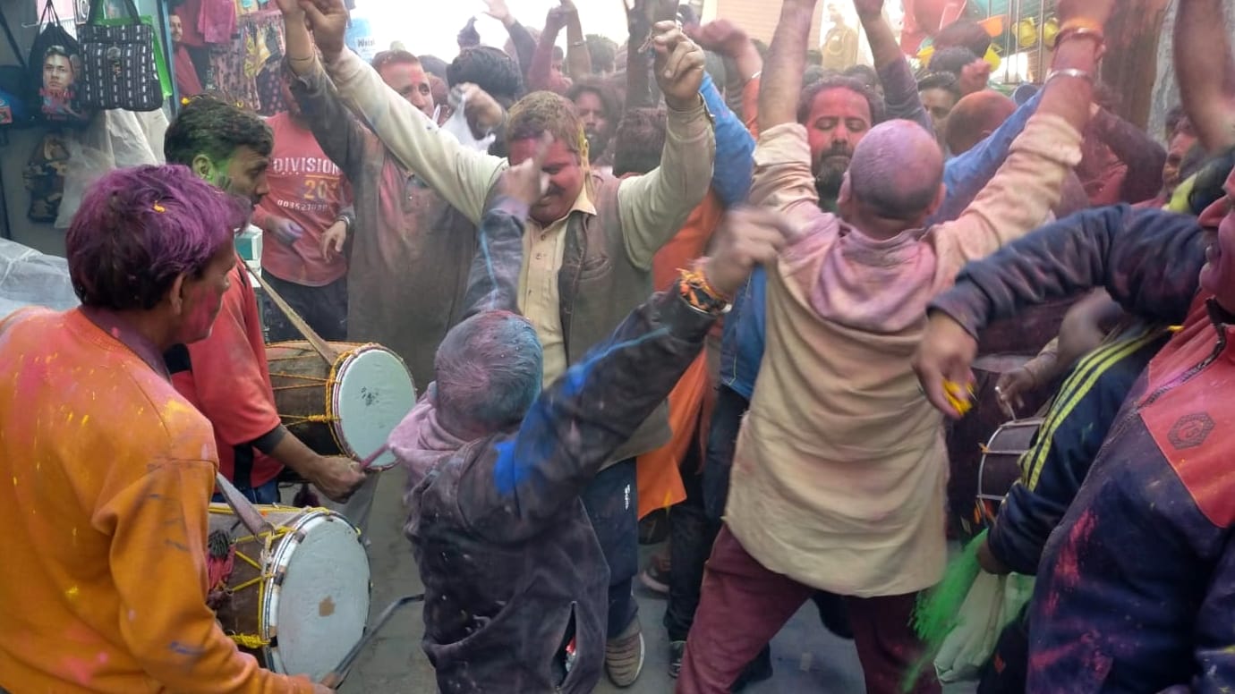 Holi 2023: Holi celebrated in Jammu division people dressed in colorful colors danced to beat of drums
