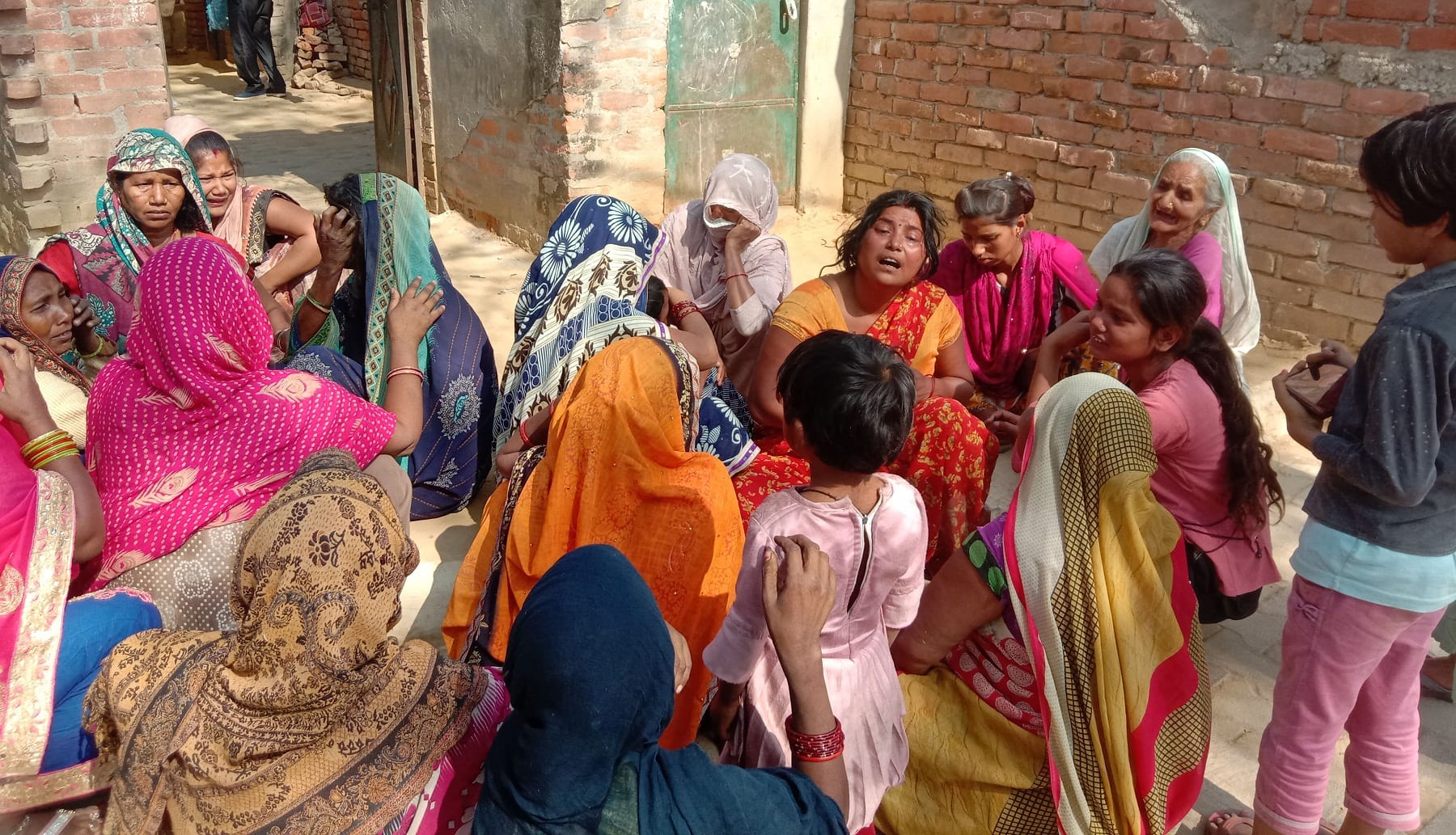 Husband shot his wife in a liquor dispute in Kannauj, then hanged himself