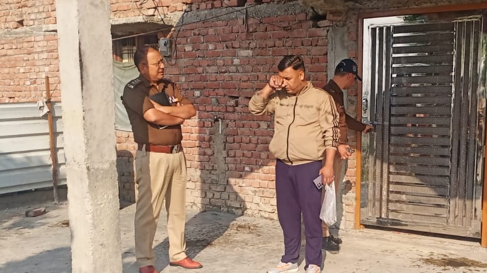Dehradun News: woman commits suicide with two son in Sahaspur in family discord