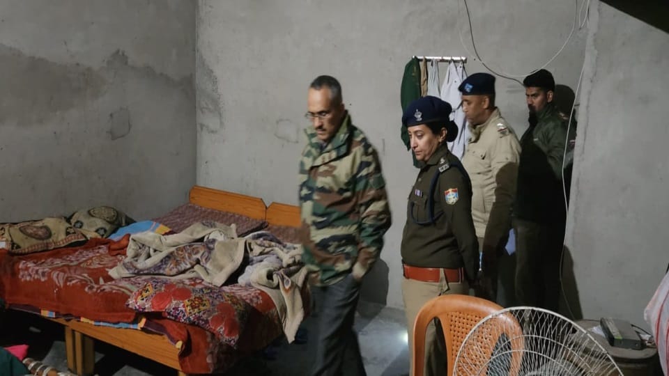 Dehradun News: woman commits suicide with two son in Sahaspur in family discord