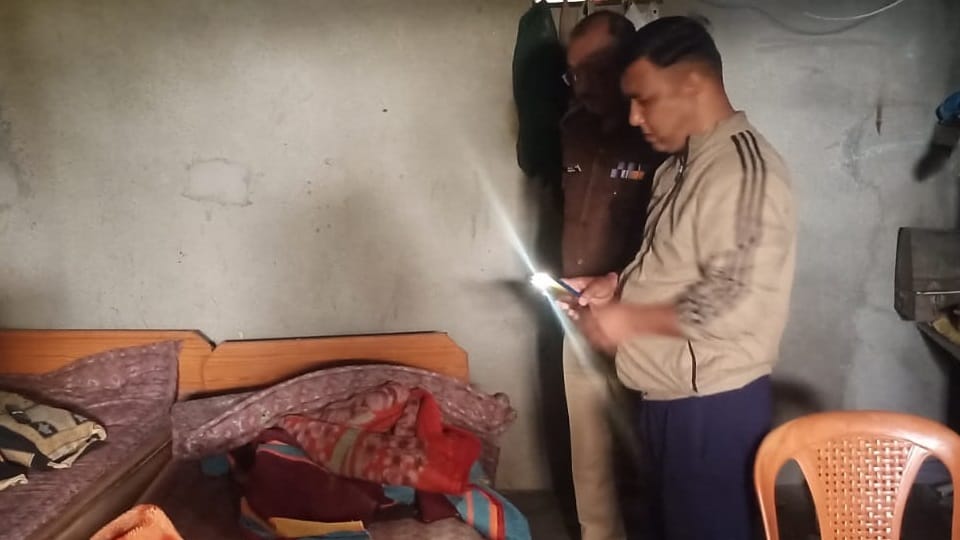 Dehradun News: woman commits suicide with two son in Sahaspur in family discord