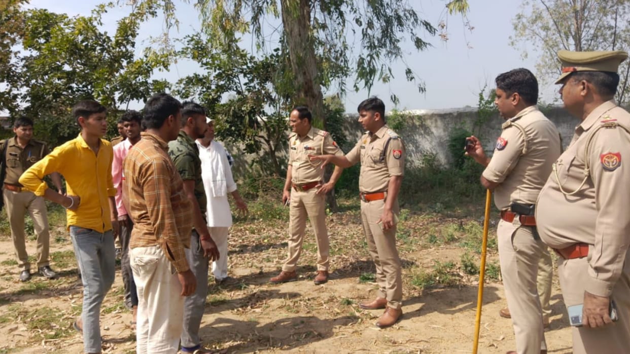 Shamli News: Uproar over keeping Holika in the cemetery land and police force deployed in the village