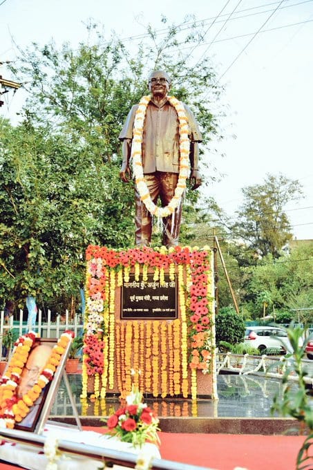 MP News: CM Shivraj unveiled the statue of Arjun Singh in the presence of Digvijay and Ajay Singh