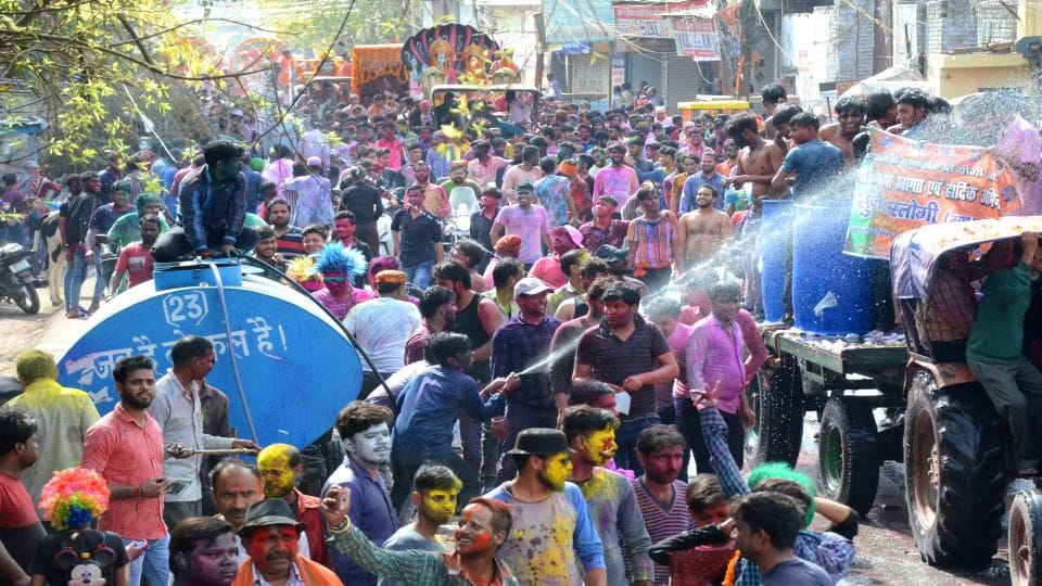 holi 2023 Flowers and colors gulal showered ram baraat in bareilly