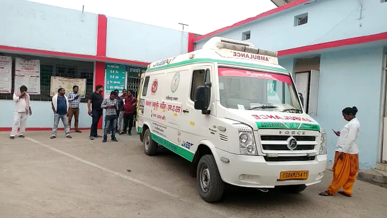 road accident in chhattisharh; two young man died after bike collided with culvert in korba