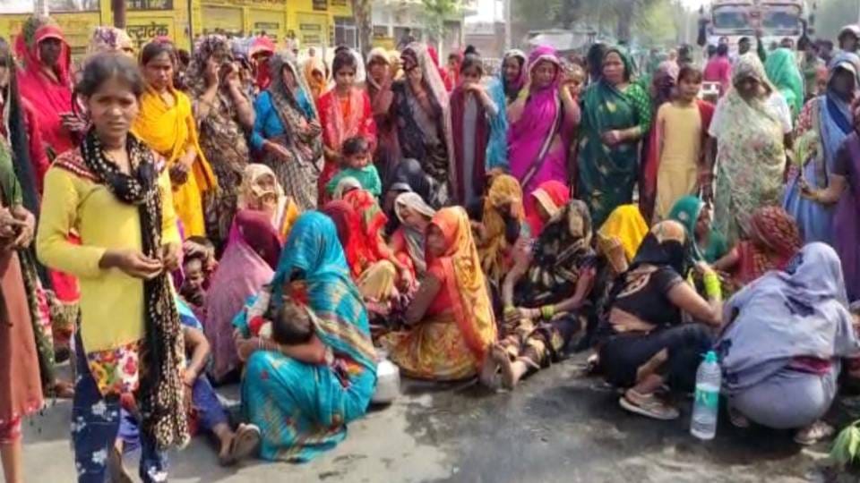 Dead body of young man found near Shamsabad railway station in Agra family alleges murder