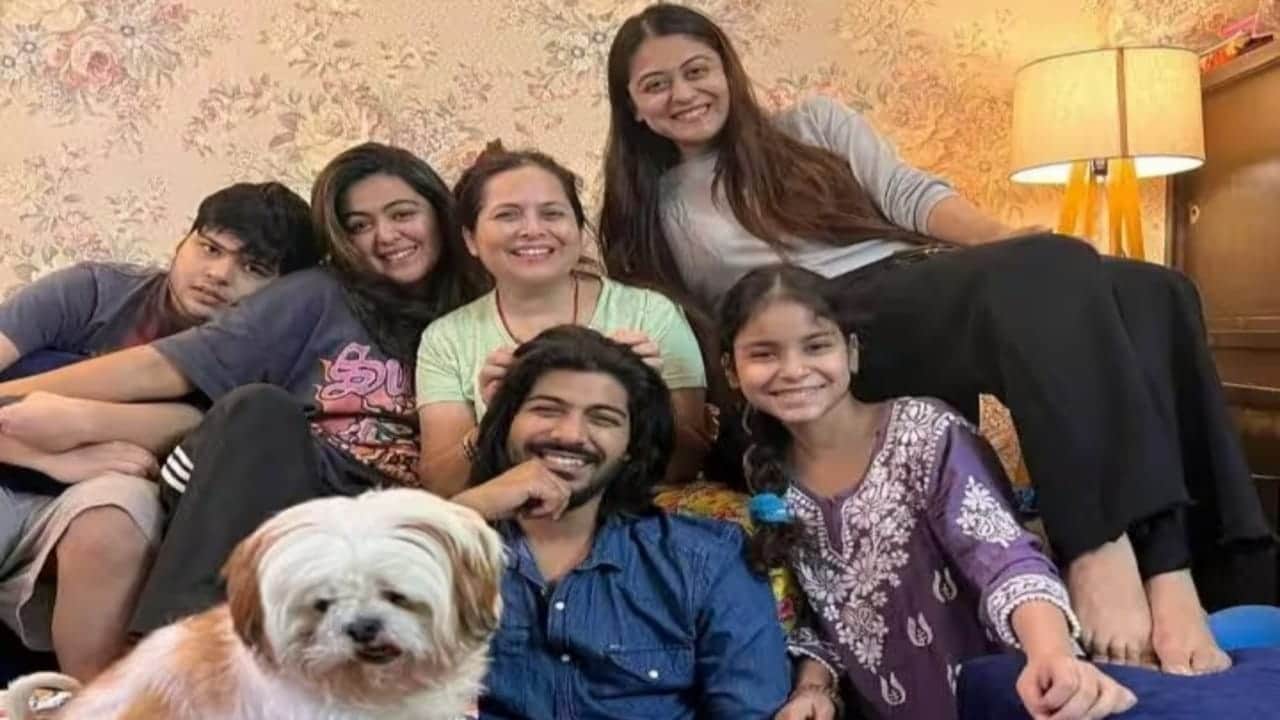 Tunisha Sharma uncle gets angry after seeing Sheezan Khan family picture as actor returns from jail