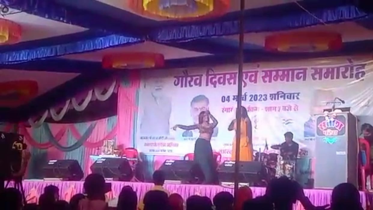 Slutty dance of female dancers in Gaurav Diwas program in Hata Vidhansabha Damoh, video viral