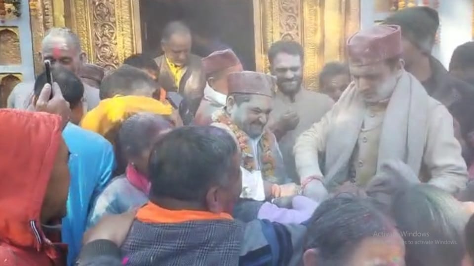 Holi 2023: Bhasma Holi is played in Kashi Vishwanath temple Uttarkashi Uttarakhand News in Hindi