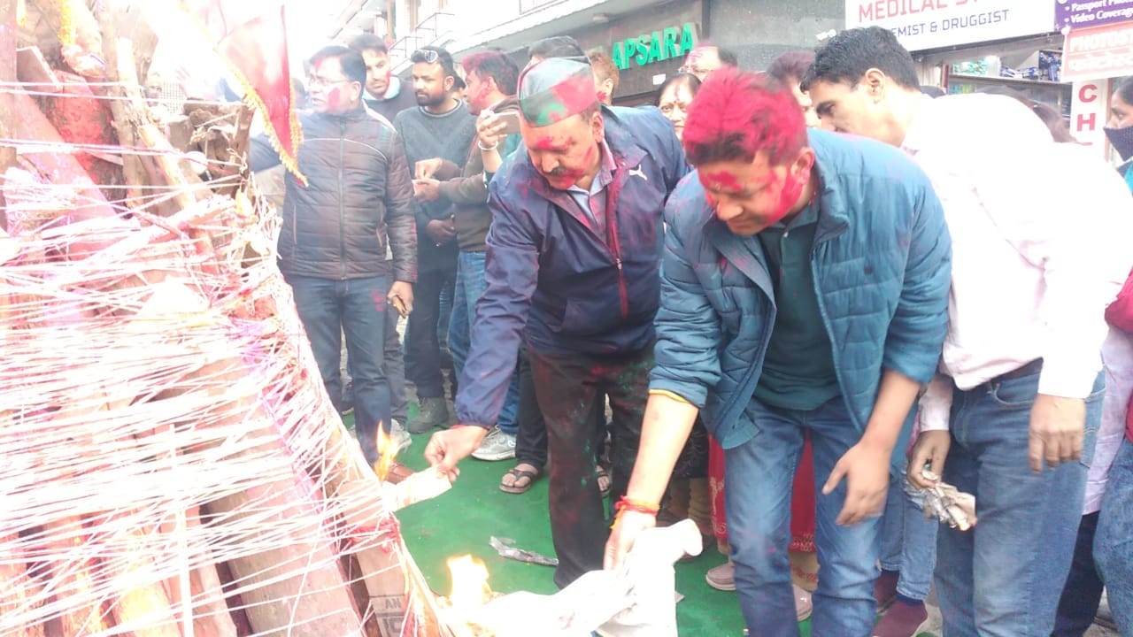 Holika Dahan 2023 Holi Pujan Shubh muhurat in uttarakhand News in Hindi