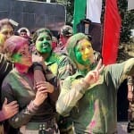 जम्मू कश्मीर में होली मनाते जवान