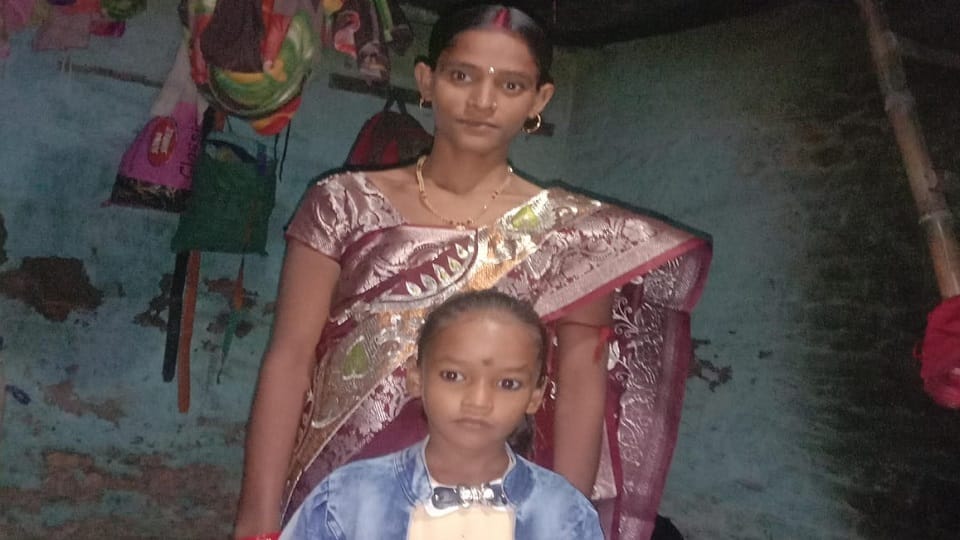 Delhi: Mother and daughter fell from the stairs due to monkey growling on the roof, girl died