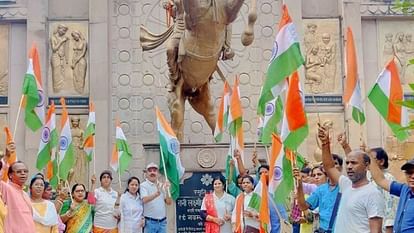 Women's Day 2023: नमामि गंगे ने महिलाओं के लिए आदर्श लक्ष्मी बाई की उतारी आरती