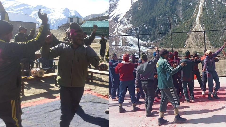 Holi 2023 itbp Soldiers Celebrate Holi on india china Border Uttarakhand News in Hindi