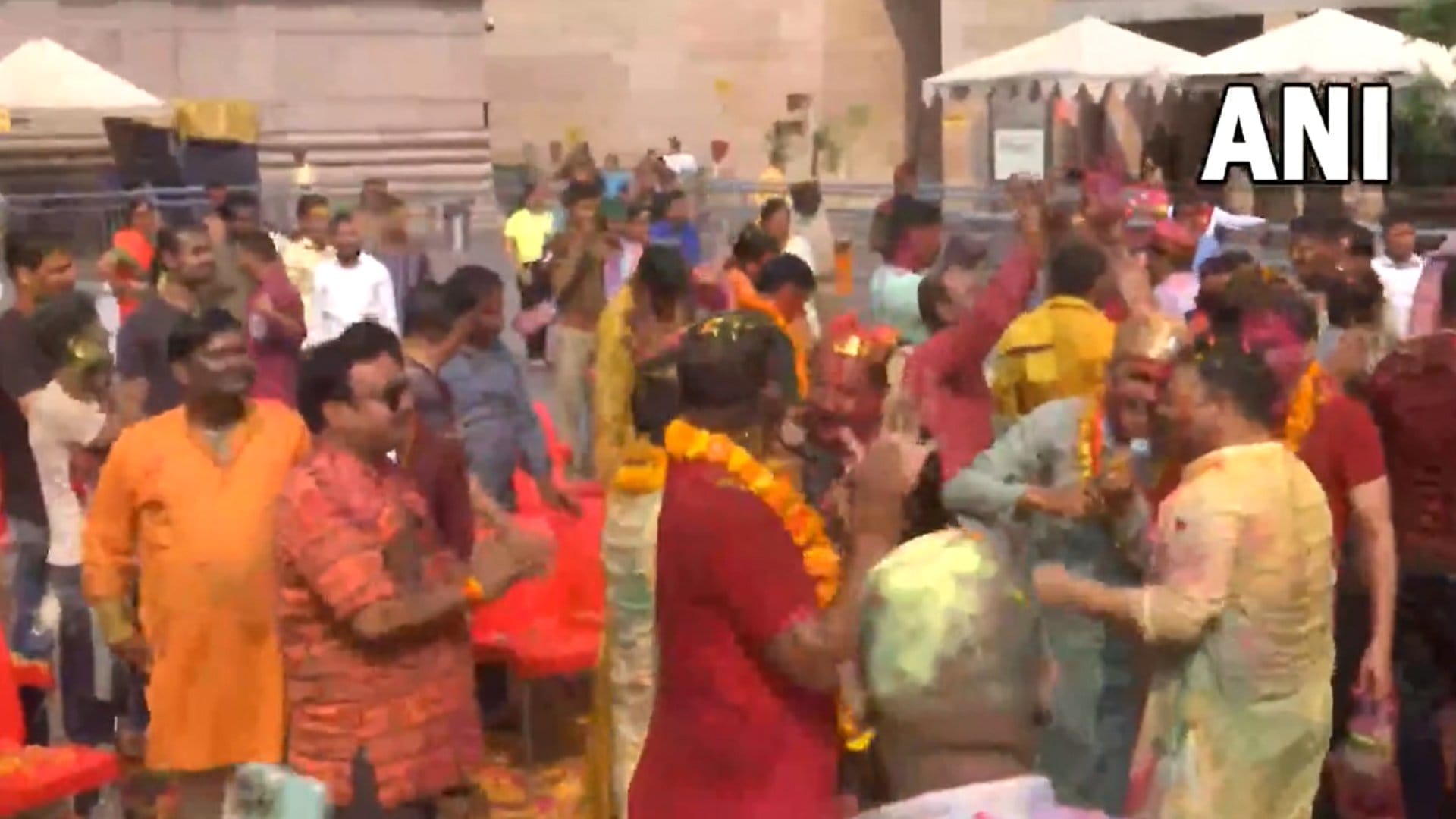 Happy Holi: From Ladakh to Kanyakumari, People enjoy Holi like this, Israel's ambassador playing colors