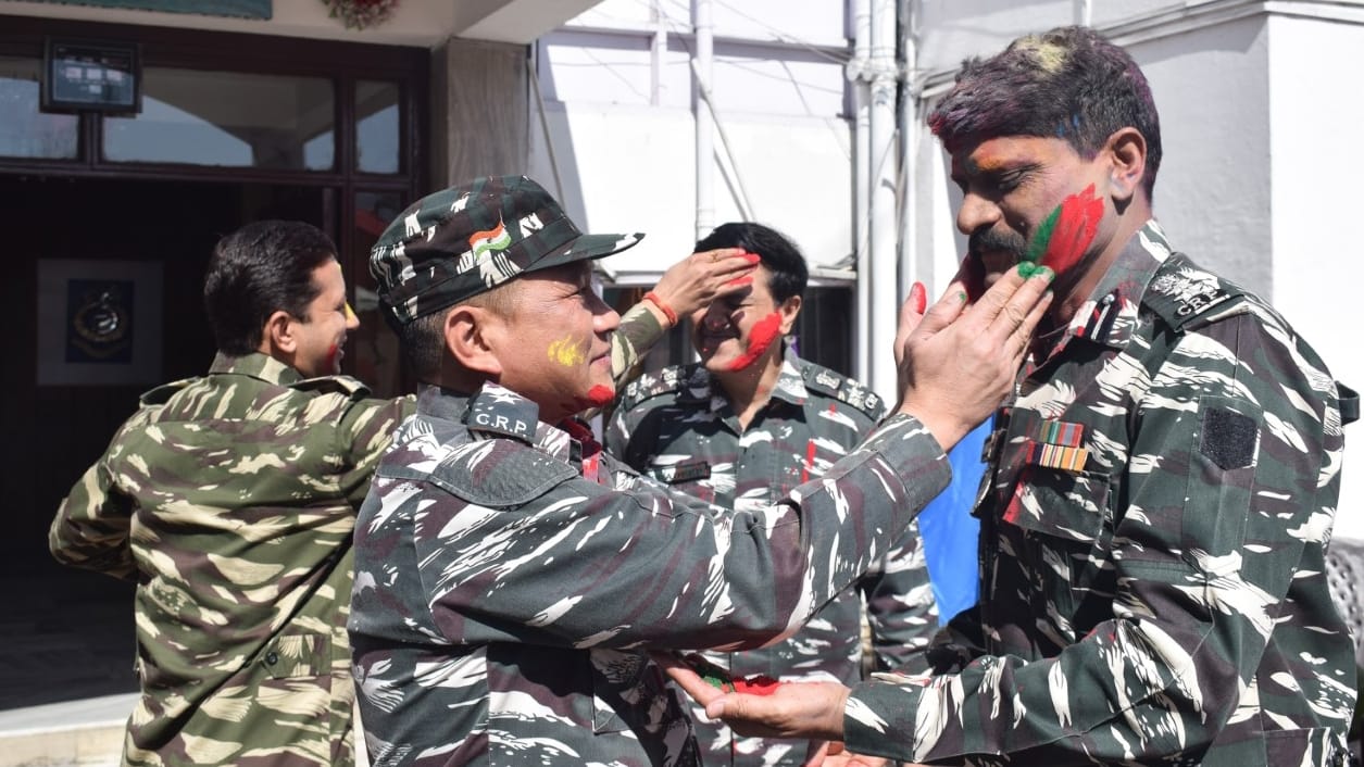 JK Holi 2023: Gulal blown from LoC to homes on Holi, women soldiers danced fiercely