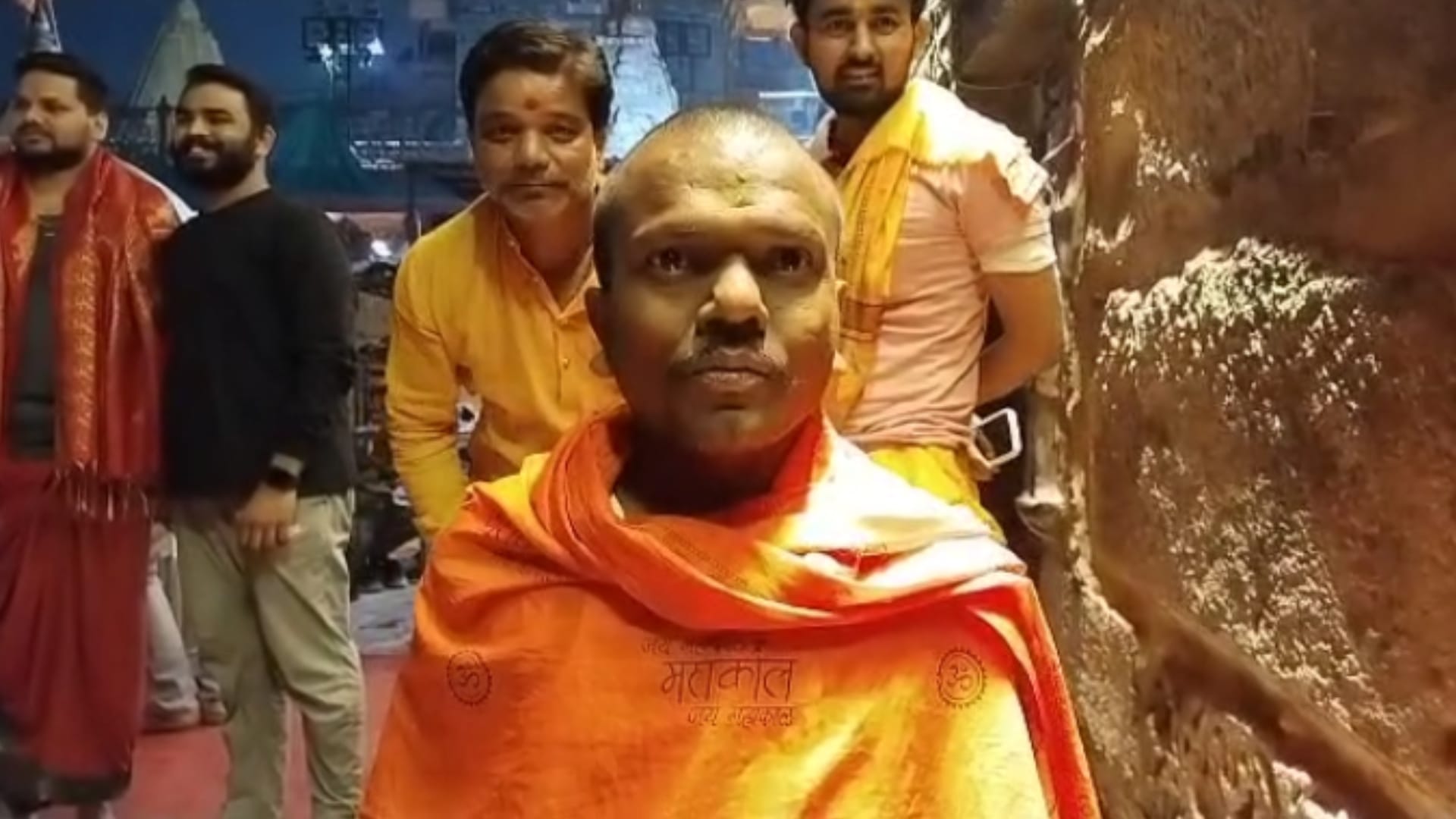 Bhojpuri film actor Pappu aka Kallu Don reached Mahakaleshwar, saw Bhasmarti from Nandi Hall