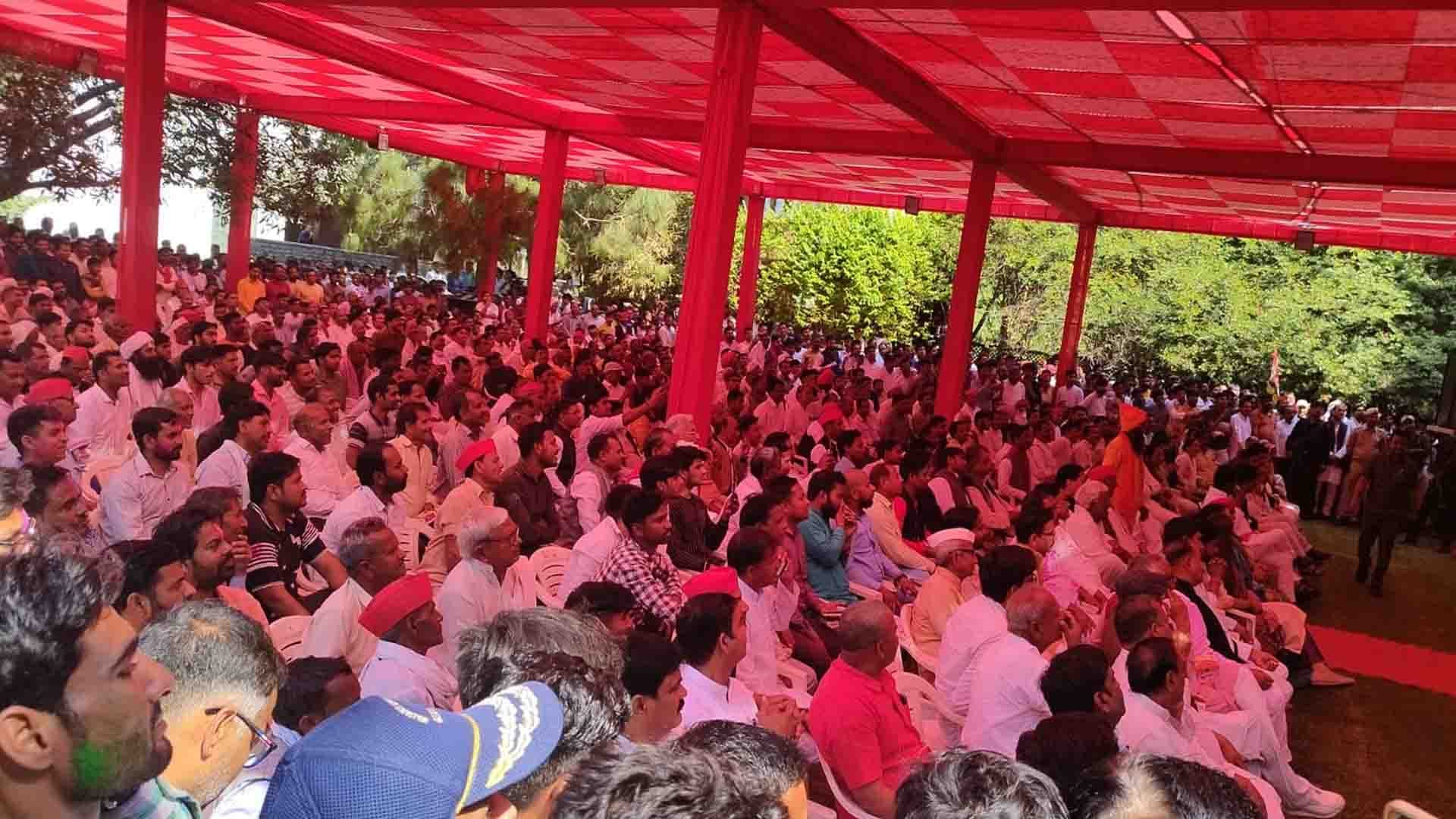 Holi celebrations of Mulayam family, Rangotsav celebrated with simplicity in Saifai