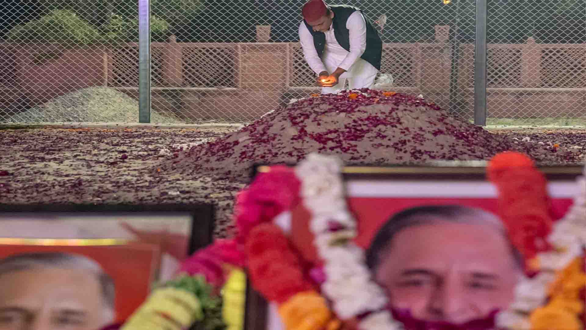 Holi celebrations of Mulayam family, Rangotsav celebrated with simplicity in Saifai
