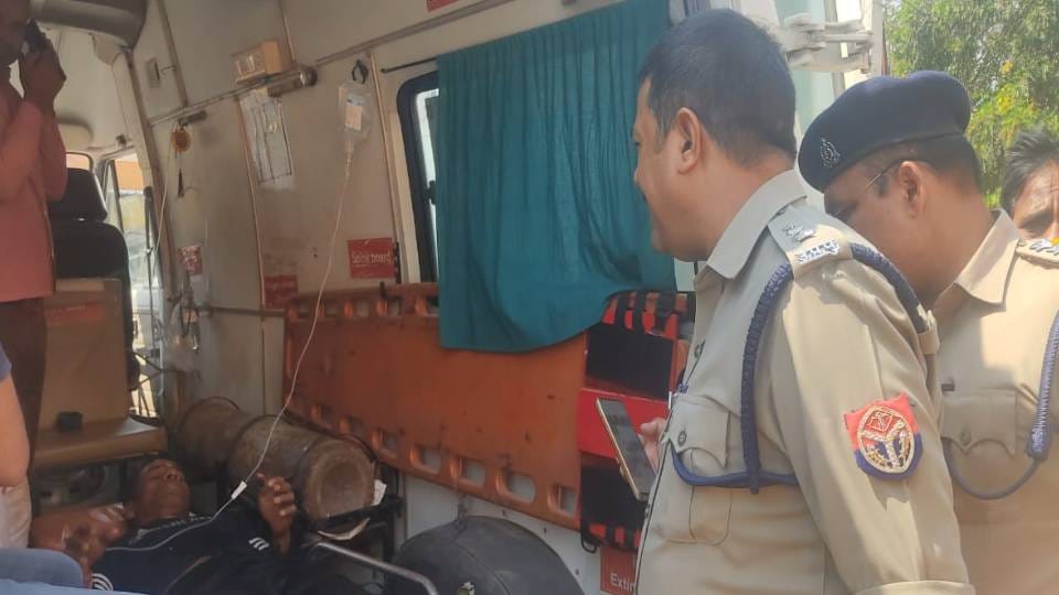 There was dispute over passing tractor from farm in Mainpuri Dabang shot young man