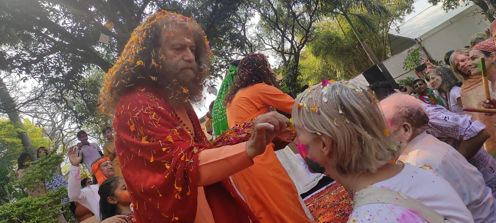 Holi 2023 Foreign tourists Celebrated in Parmarth Niketan During international yoga festival Photos
