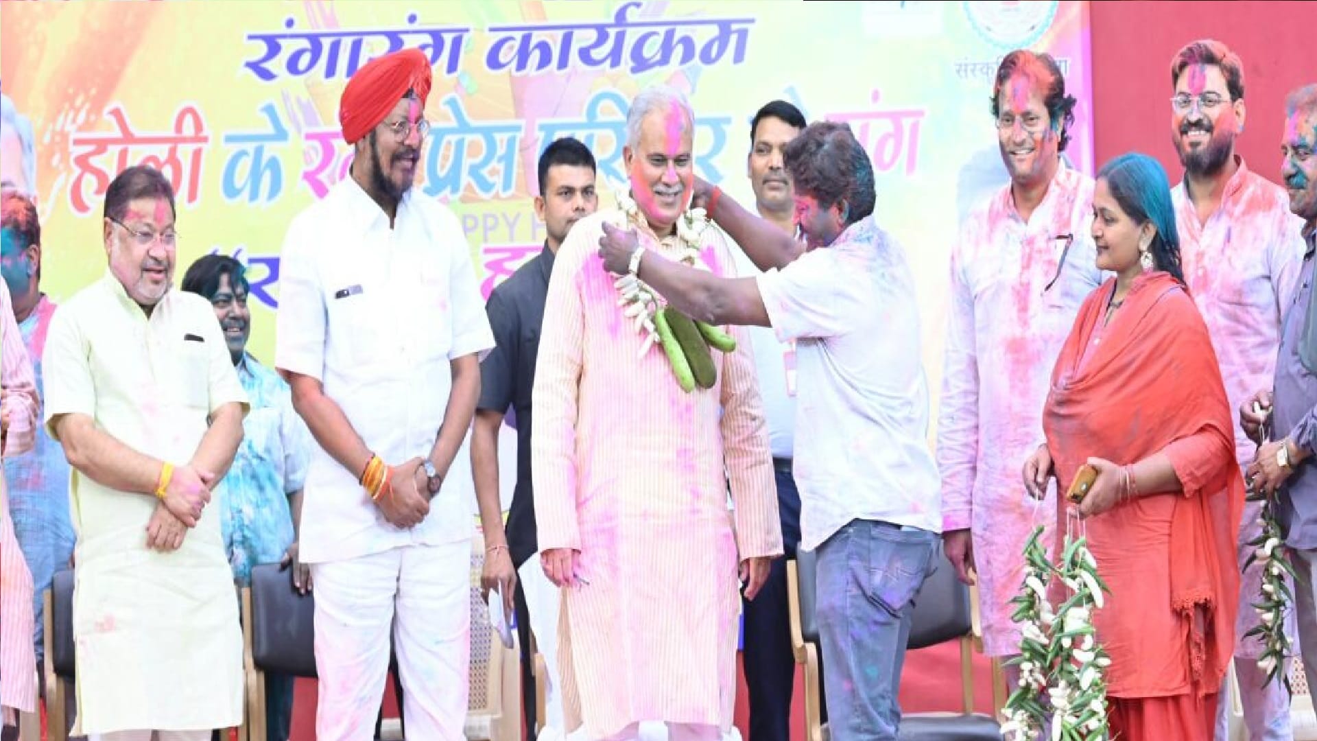 Garland of vegetables was given to CM Bhupesh