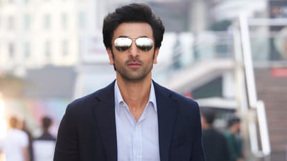 Tu Jhoothi Main Makkaar Review in Hindi by Pankaj Shukla Luv Ranjan Ranbir Kapoor Shraddha Kapoor Bassi monica